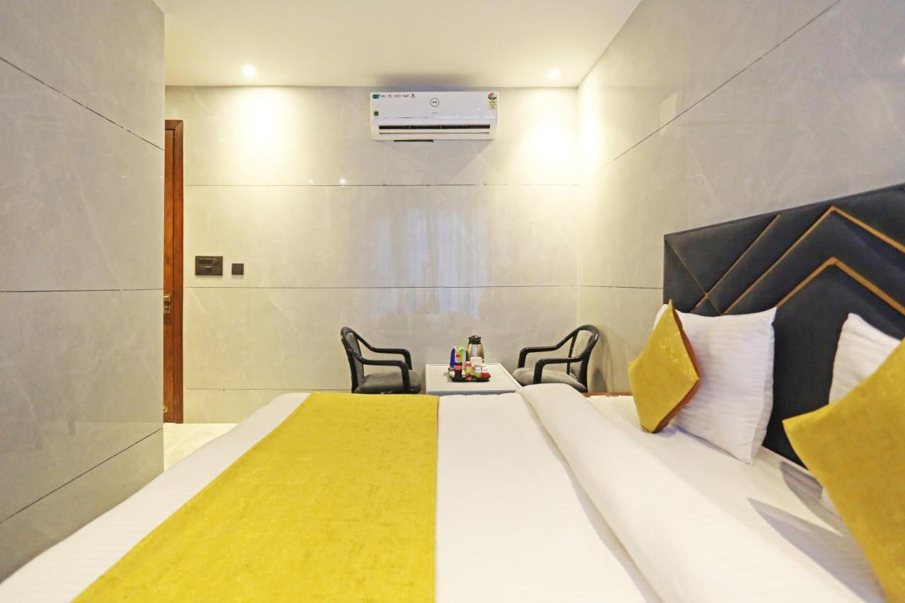 Hotel Preet 05 Mints Walking Distance Nizamuddin Railway Station