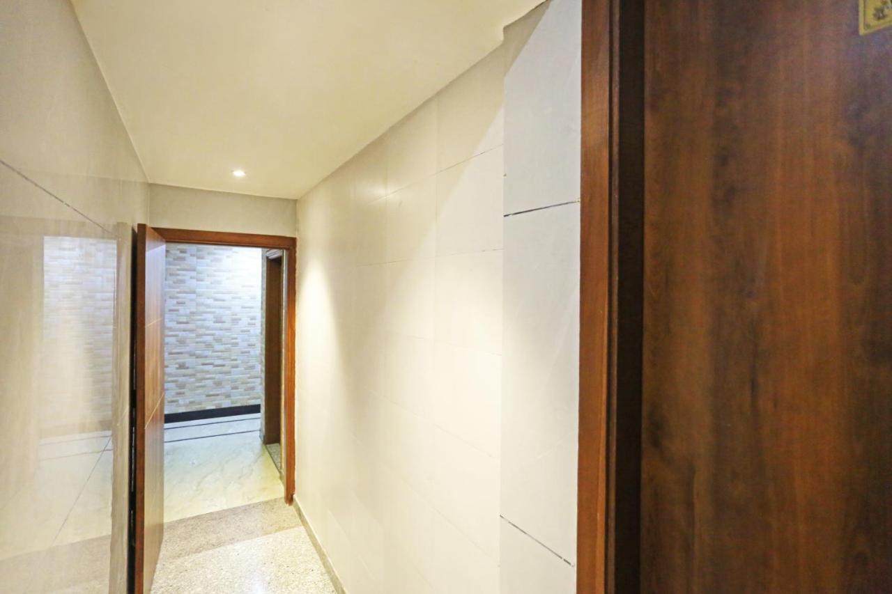 Preet 05 Mints Walking Distance Nizamuddin Railway Station Hotel 4*