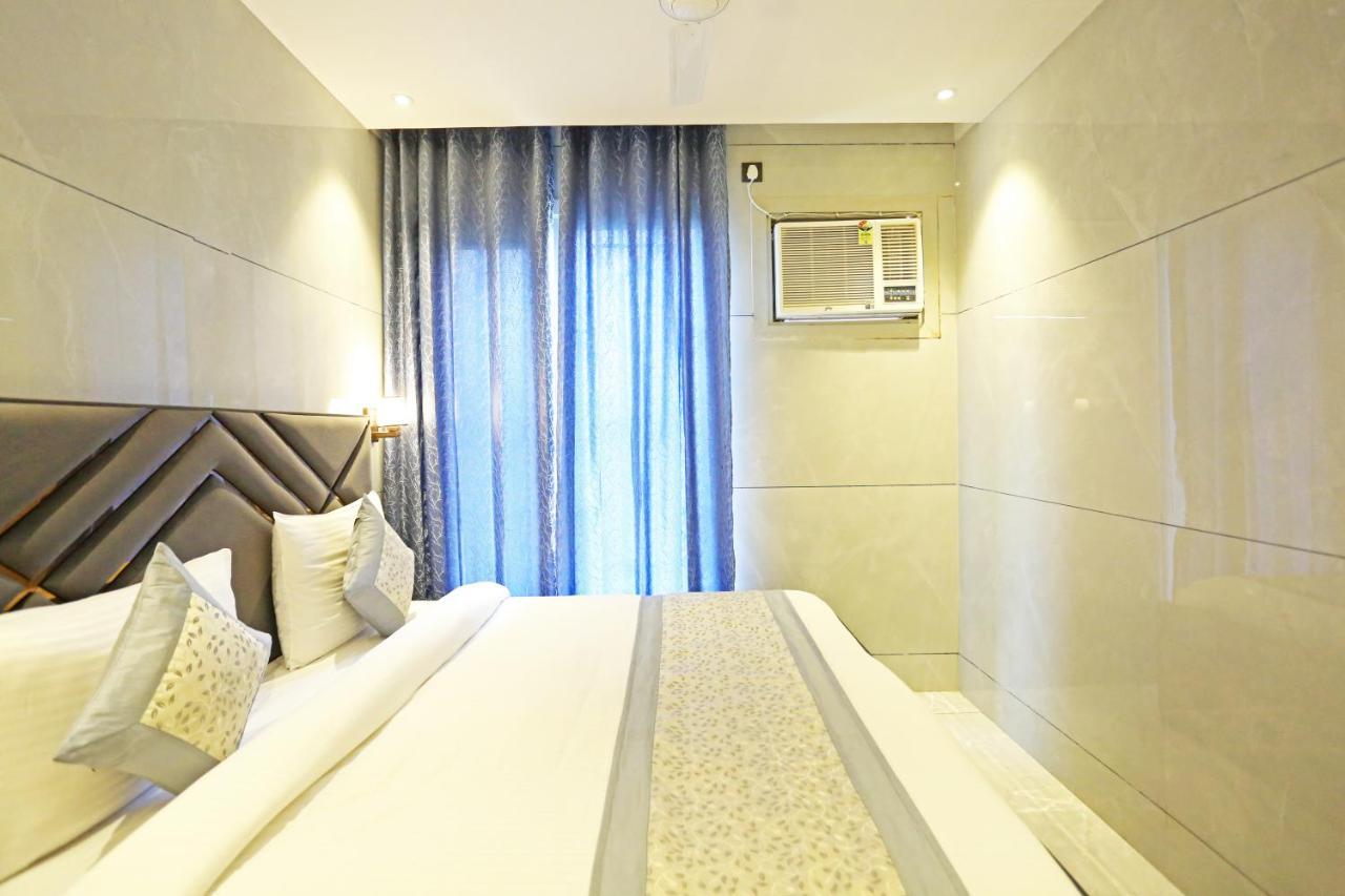 Preet 05 Mints Walking Distance Nizamuddin Railway Station 4* Nova Deli