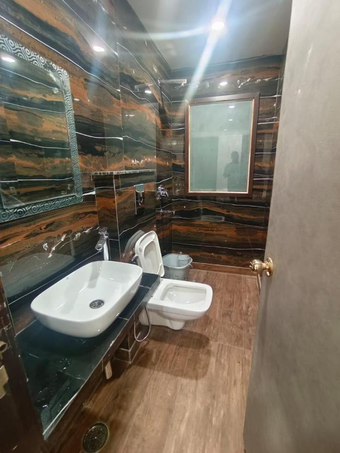 Red Stone - Near Railway Station - Paharganj New Delhi