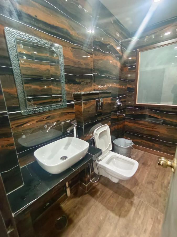 Hotel Red Stone - Near Railway Station - Paharganj New Delhi