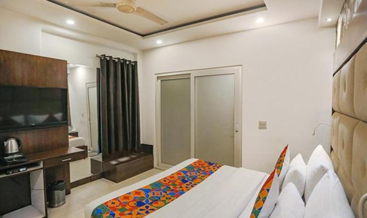 Hotel Fabhotel Station I New Delhi