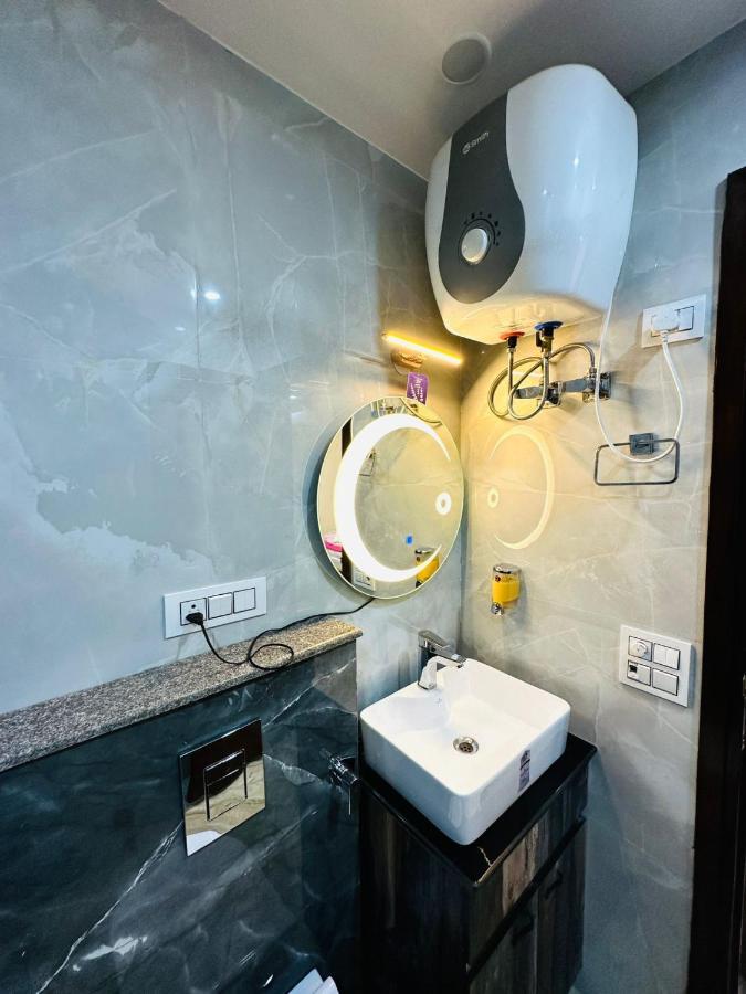 Hotel Samrat Residency 10 Mints Walking Distance Nizamuddin Railway Station Nova Deli
