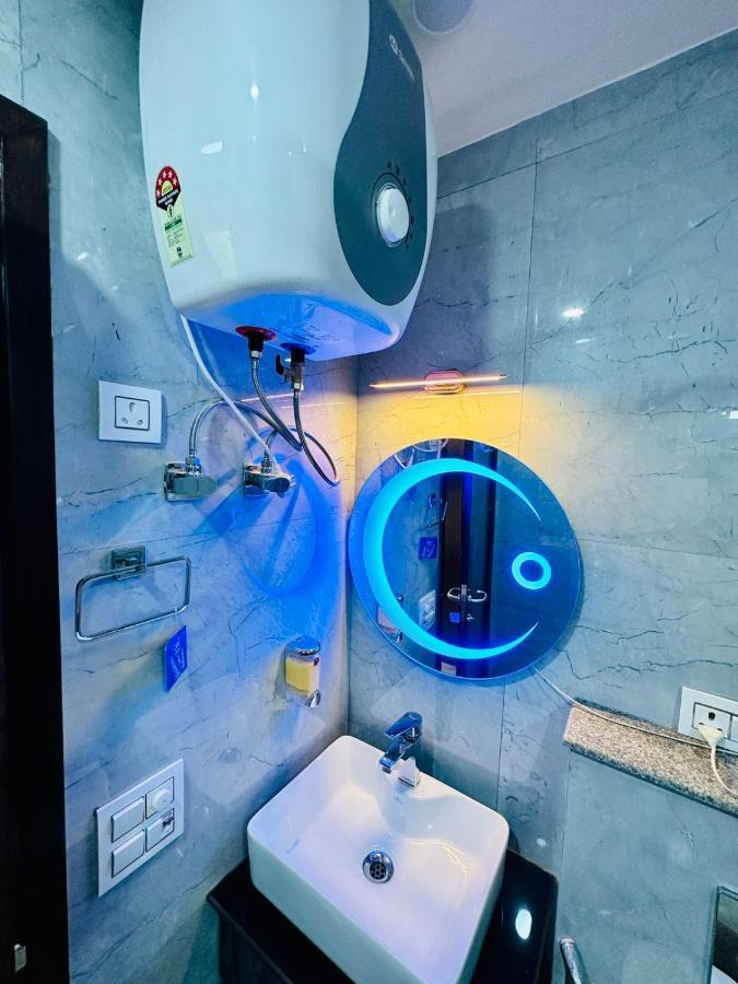 Samrat Residency 10 Mints Walking Distance Nizamuddin Railway Station 4* Nova Deli