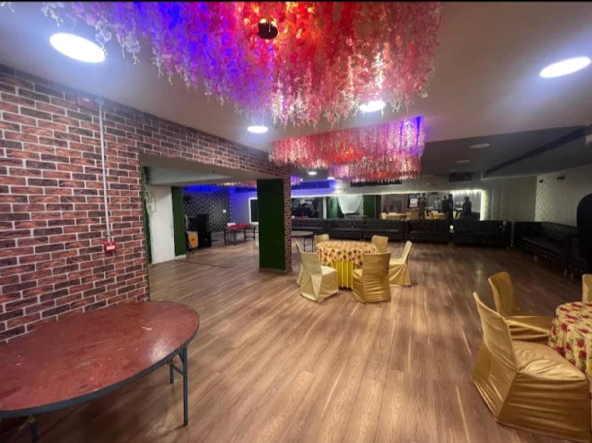 Majestic - East Of Kailash Hotel