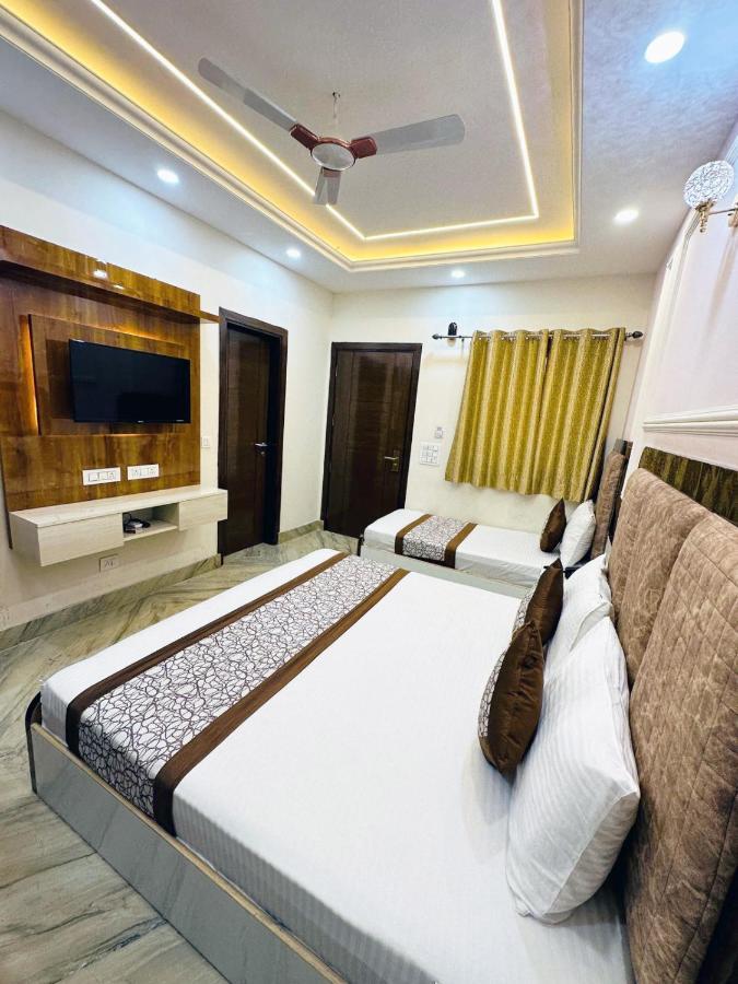 Samrat Residency 10 Mints Walking Distance Nizamuddin Railway Station