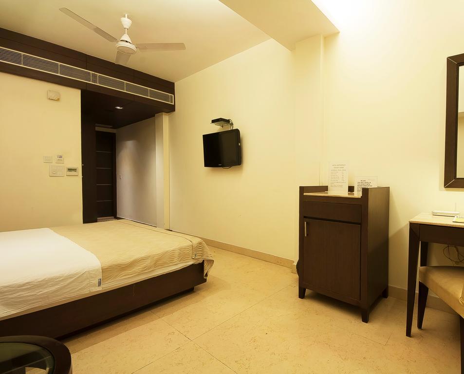 Metropolis Tourist Hotel 3*