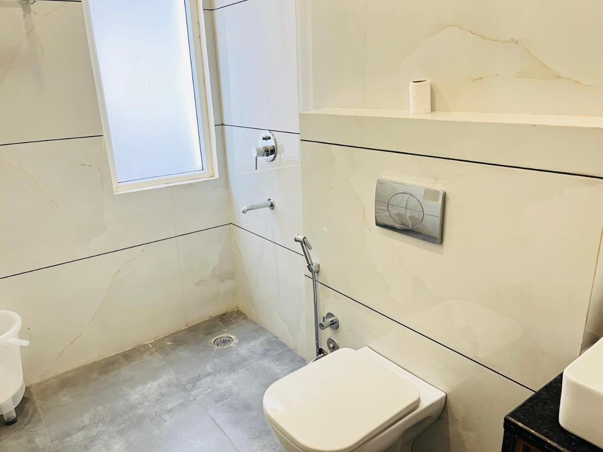 Hotel Qotel Nirvana Jasola Couple Friendly 3*