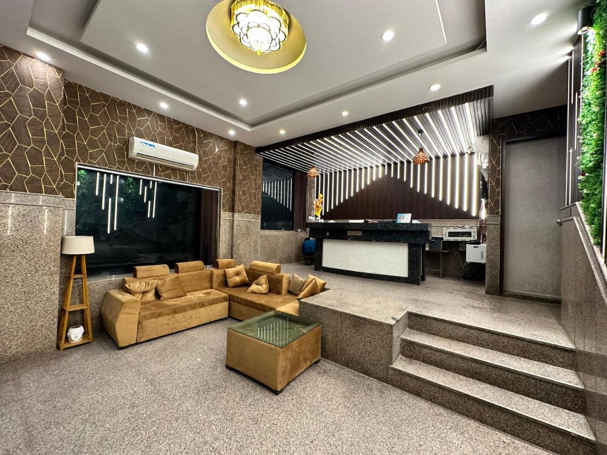 The Delhi Airport Hotel