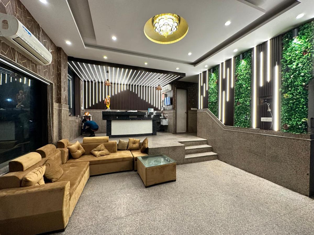 The Delhi Airport Hotel