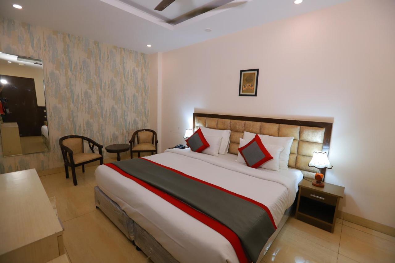 Hotel Qotel Nirvana Jasola Couple Friendly