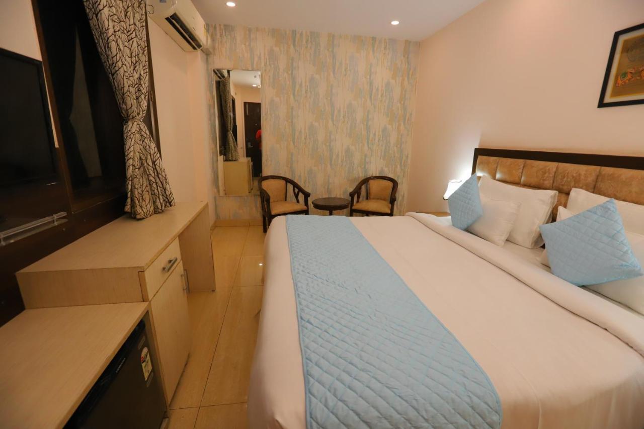 Qotel Nirvana Jasola Couple Friendly New Delhi