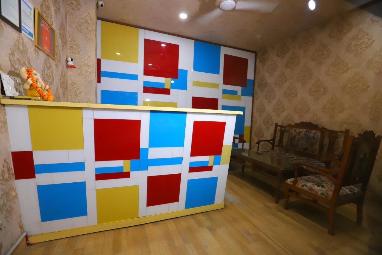 Hotel Qotel Nirvana Jasola Couple Friendly 3*
