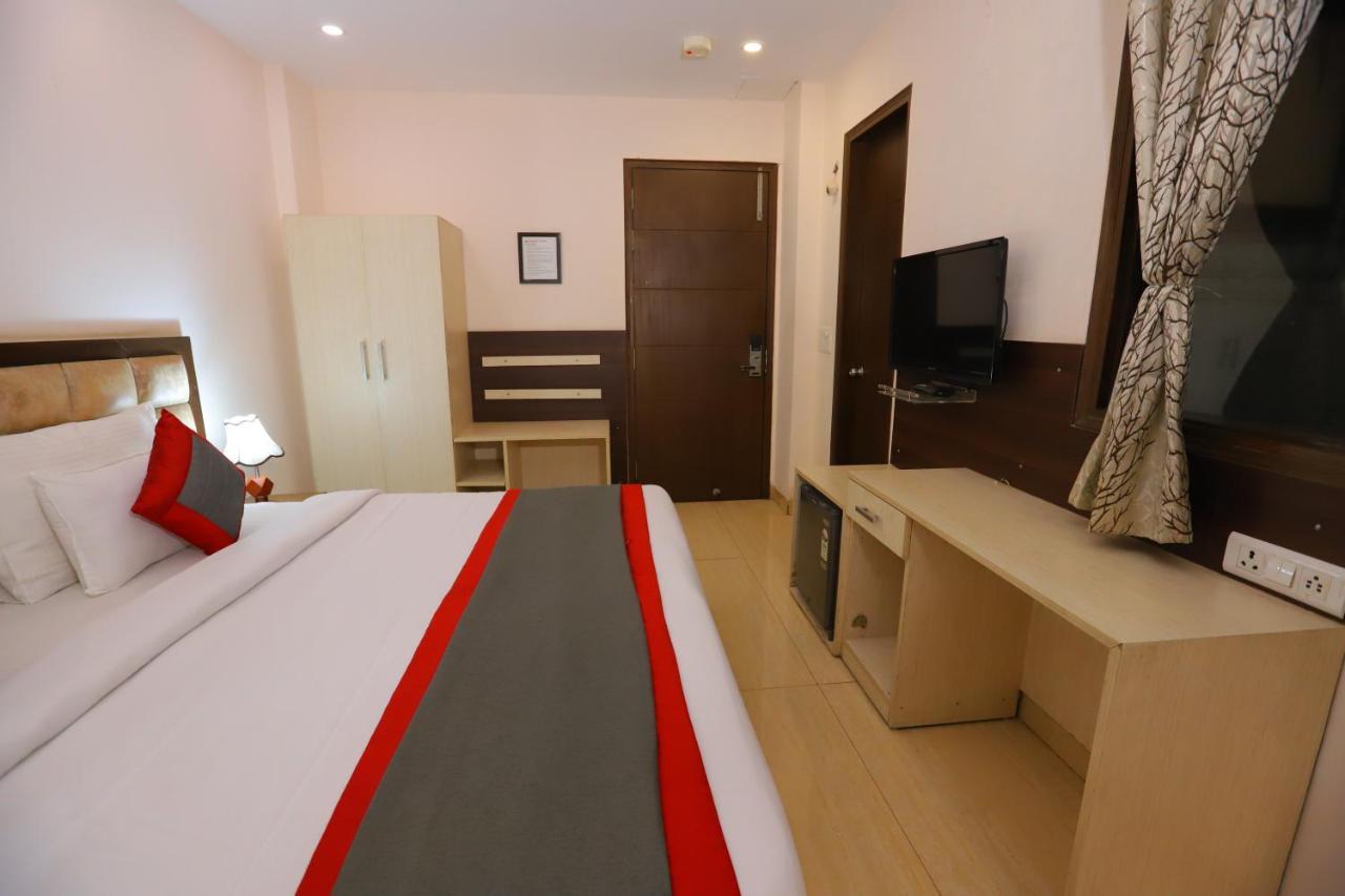 Hotel Qotel Nirvana Jasola Couple Friendly