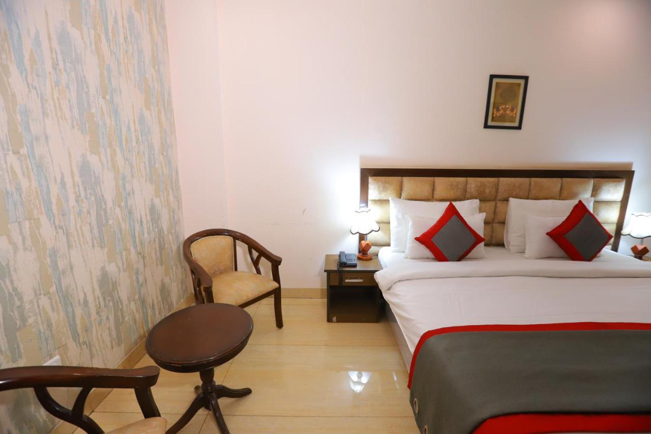 Qotel Nirvana Jasola Couple Friendly Hotel