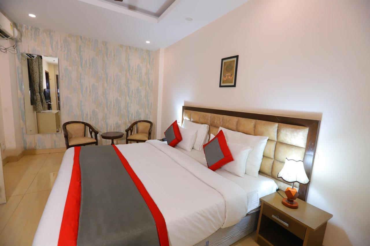 Qotel Nirvana Jasola Couple Friendly Hotel