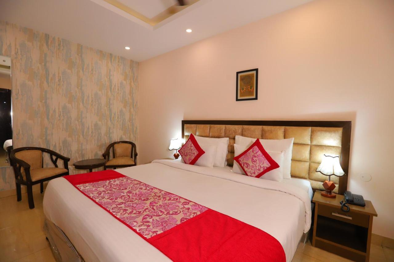 Qotel Nirvana Jasola Couple Friendly Hotel 3*