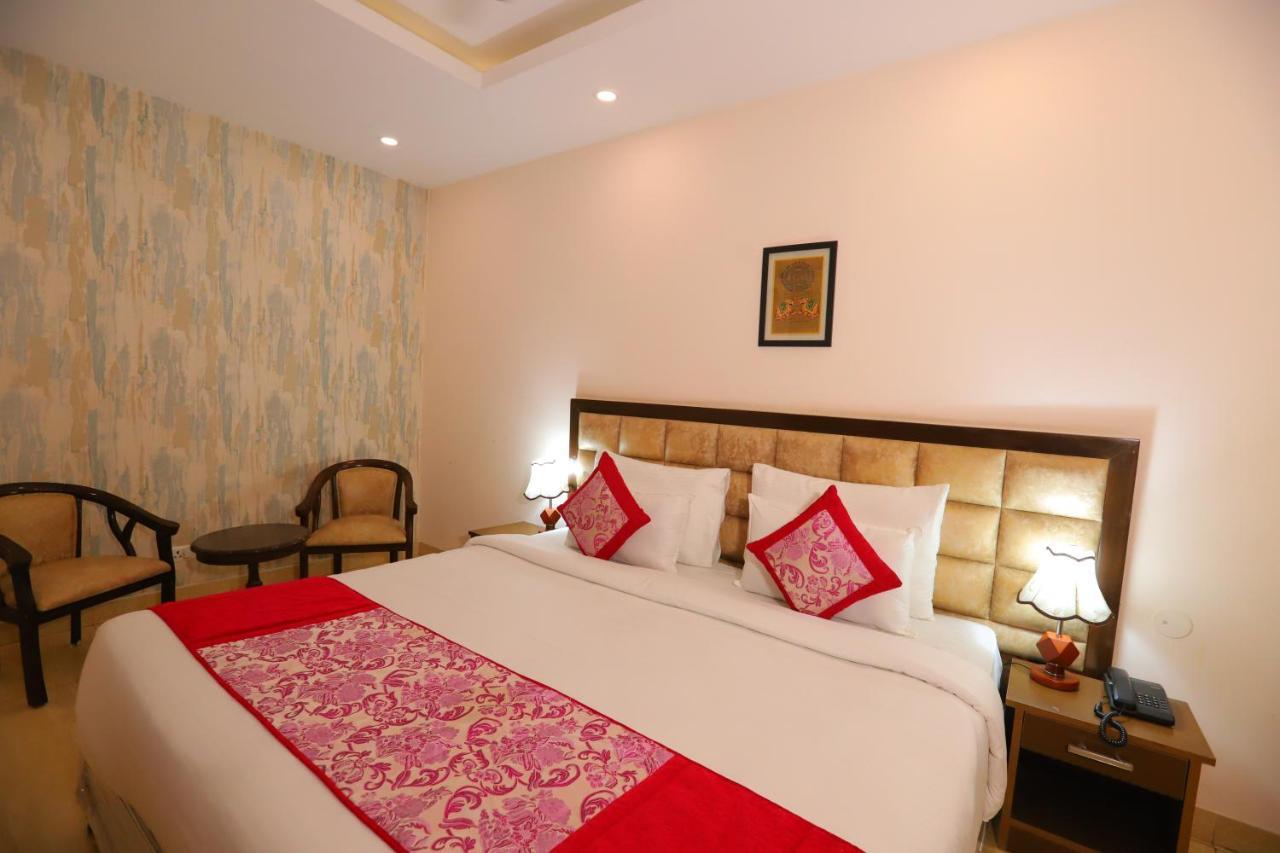 Qotel Nirvana Jasola Couple Friendly New Delhi
