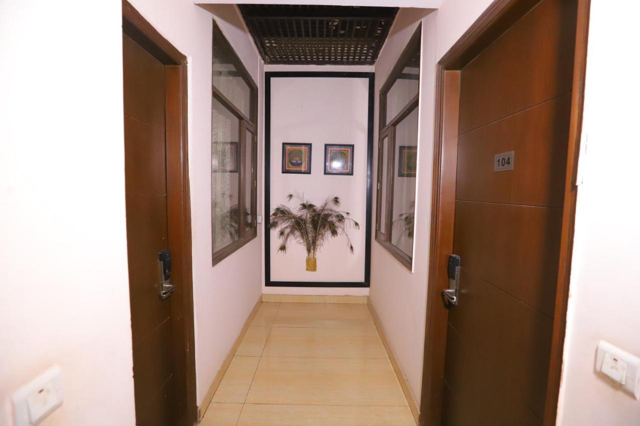 Qotel Nirvana Jasola Couple Friendly New Delhi