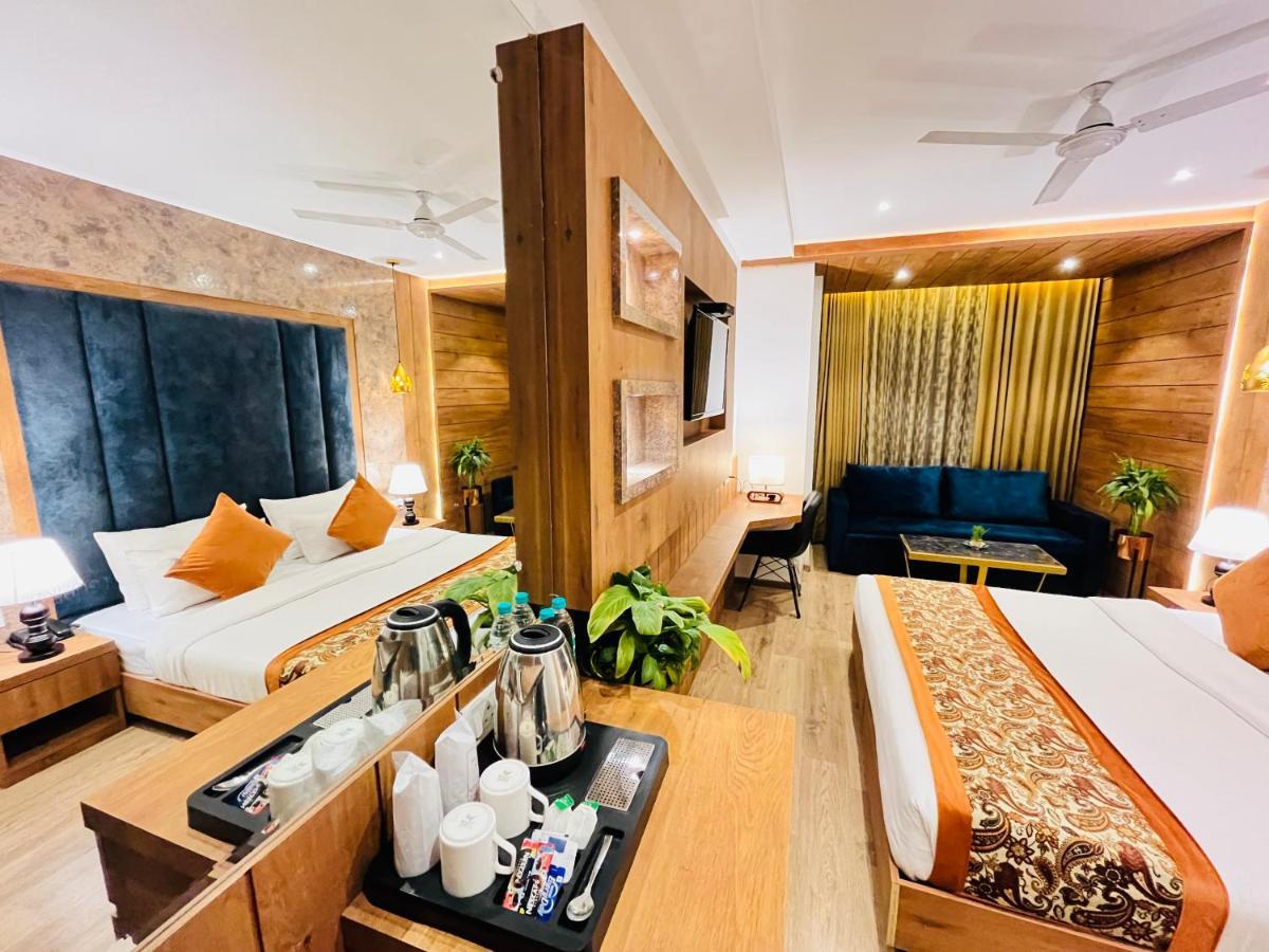 Hotel Royal Palace @ Patel Nagar Metro Station