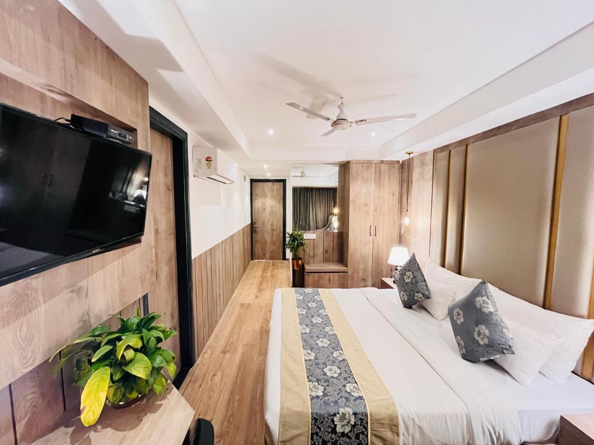 Hotel Royal Palace @ Patel Nagar Metro Station