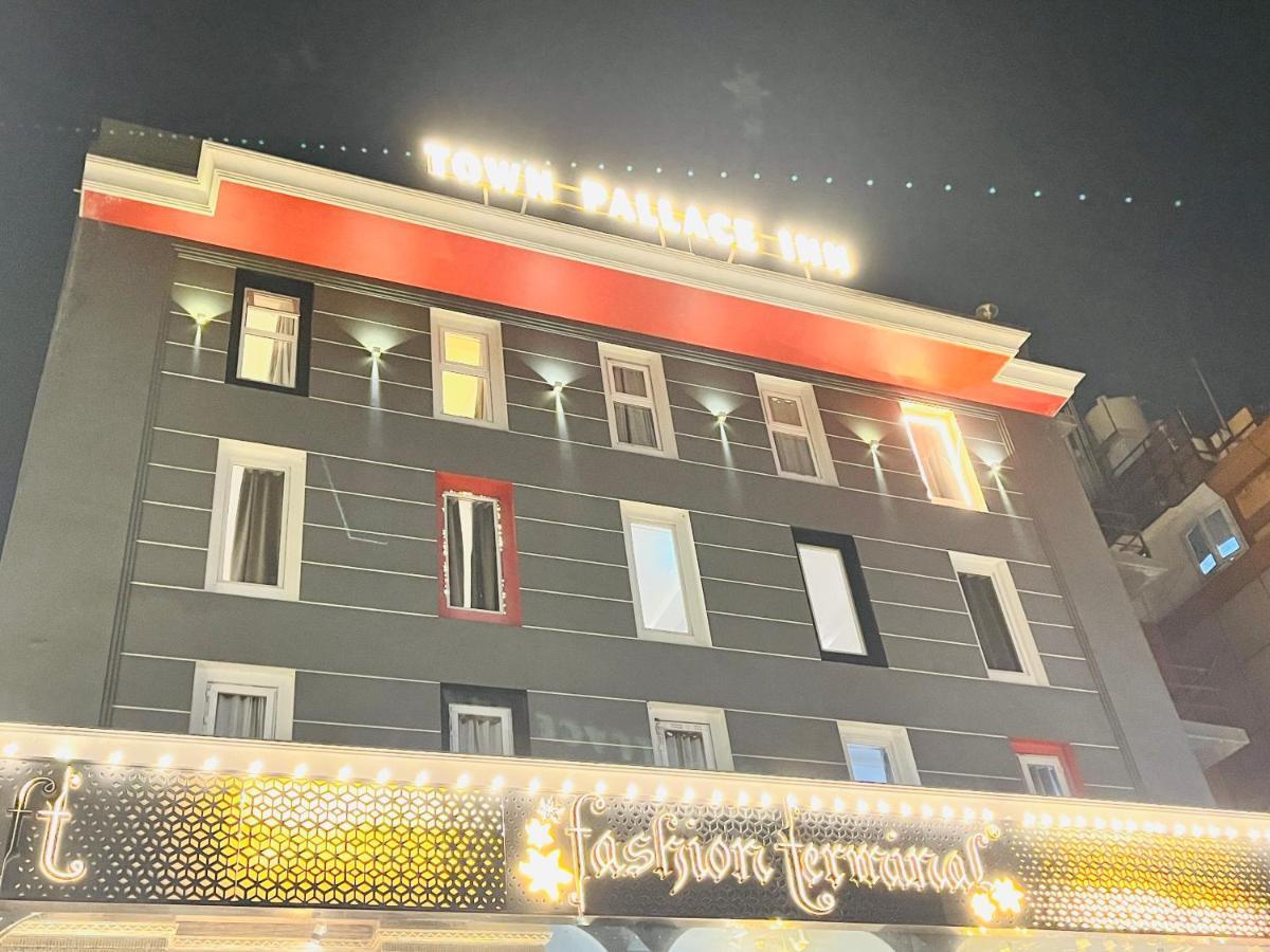 Royal Palace @ Patel Nagar Metro Station Hotel 3*