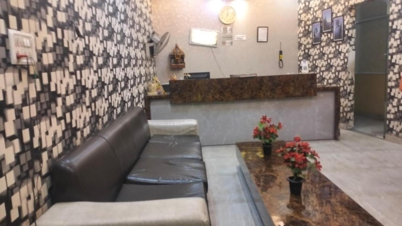 Airport Mars Plaza 3*