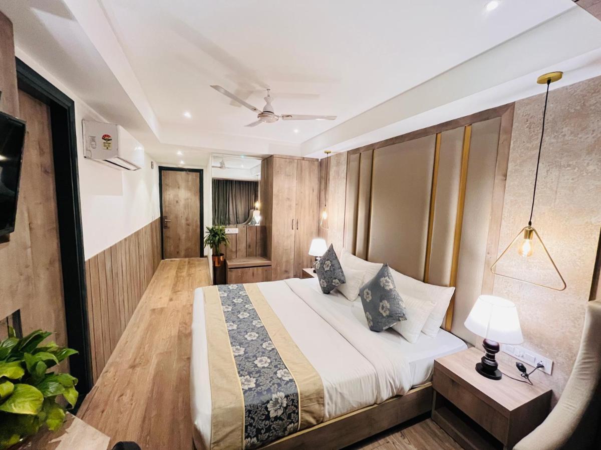 Hotel Royal Palace @ Patel Nagar Metro Station