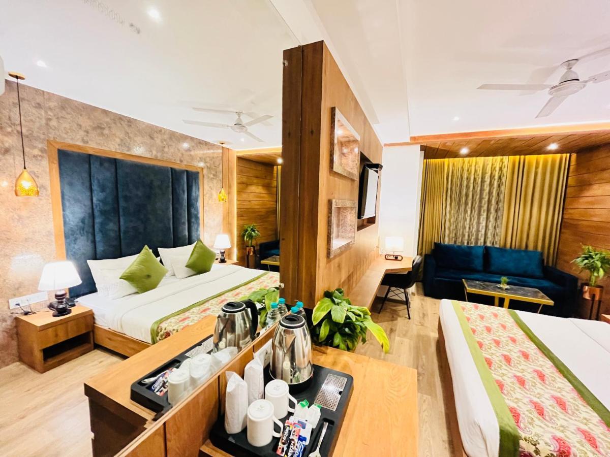 Royal Palace @ Patel Nagar Metro Station Hotel New Delhi