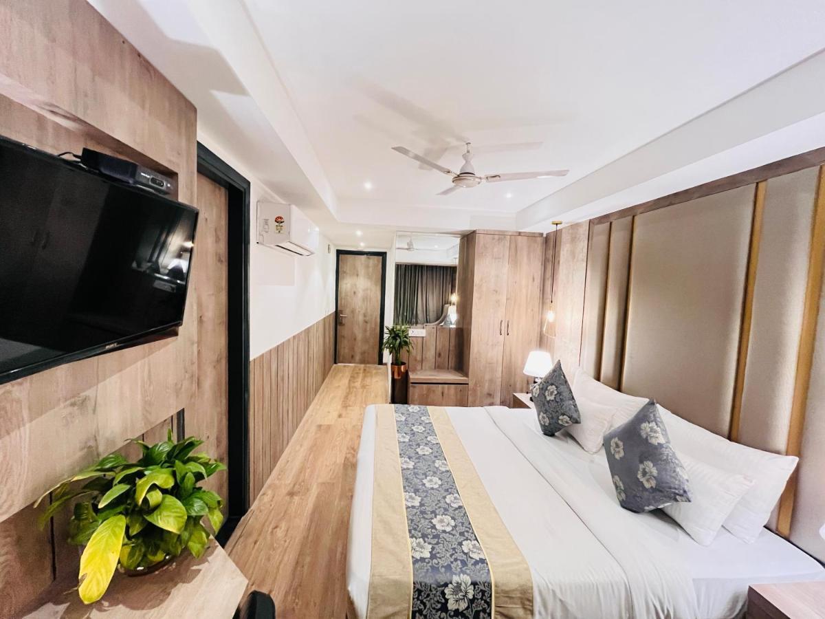 Royal Palace @ Patel Nagar Metro Station Hotel 3*