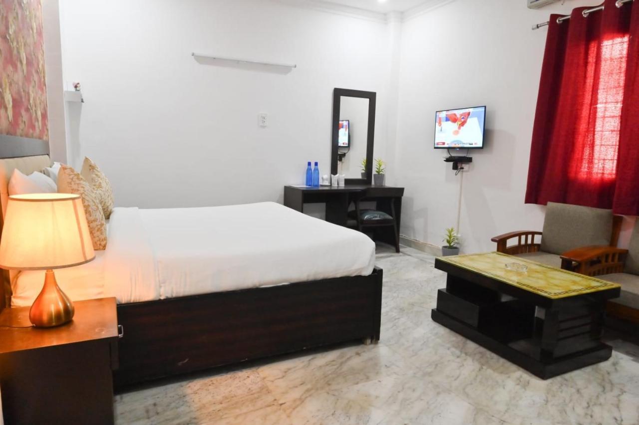 Wild Rose Hotel 3*