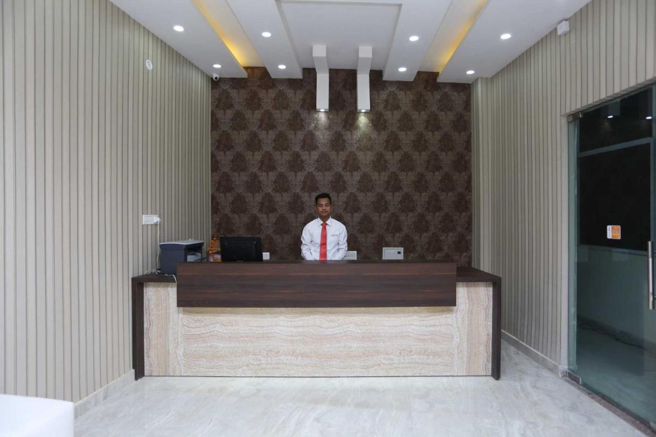 Airport Mars Plaza 3*