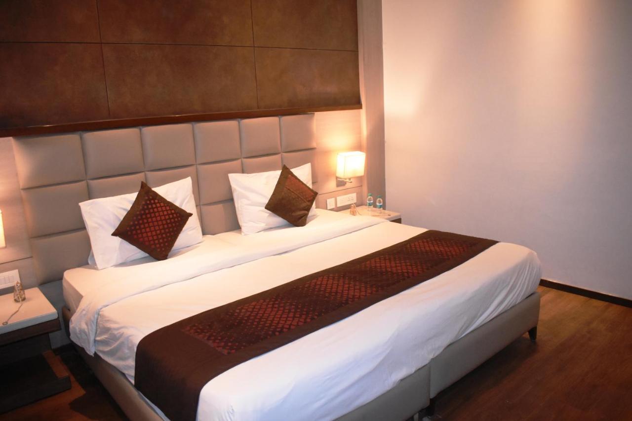 Lemonwood Suites By F9 - Trivoli Garden Chhatarpur Hotel