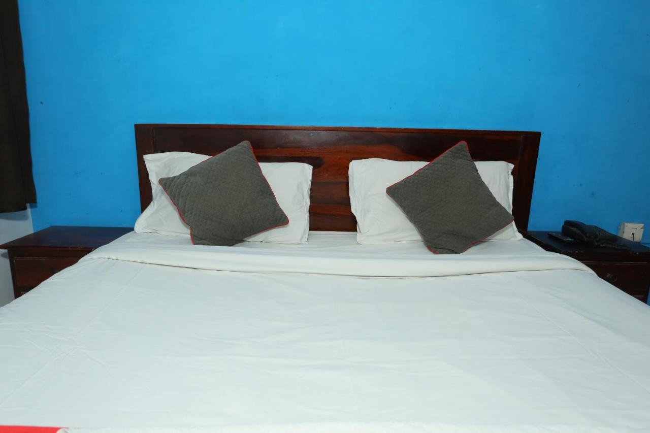 Roomshala 066 Red Stone - Paschim Vihar Hotel New Delhi