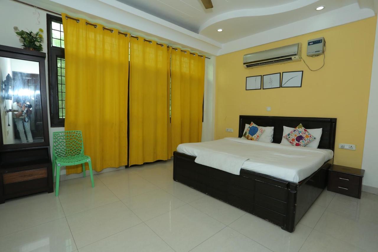 Roomshala 066 Red Stone - Paschim Vihar 3* New Delhi