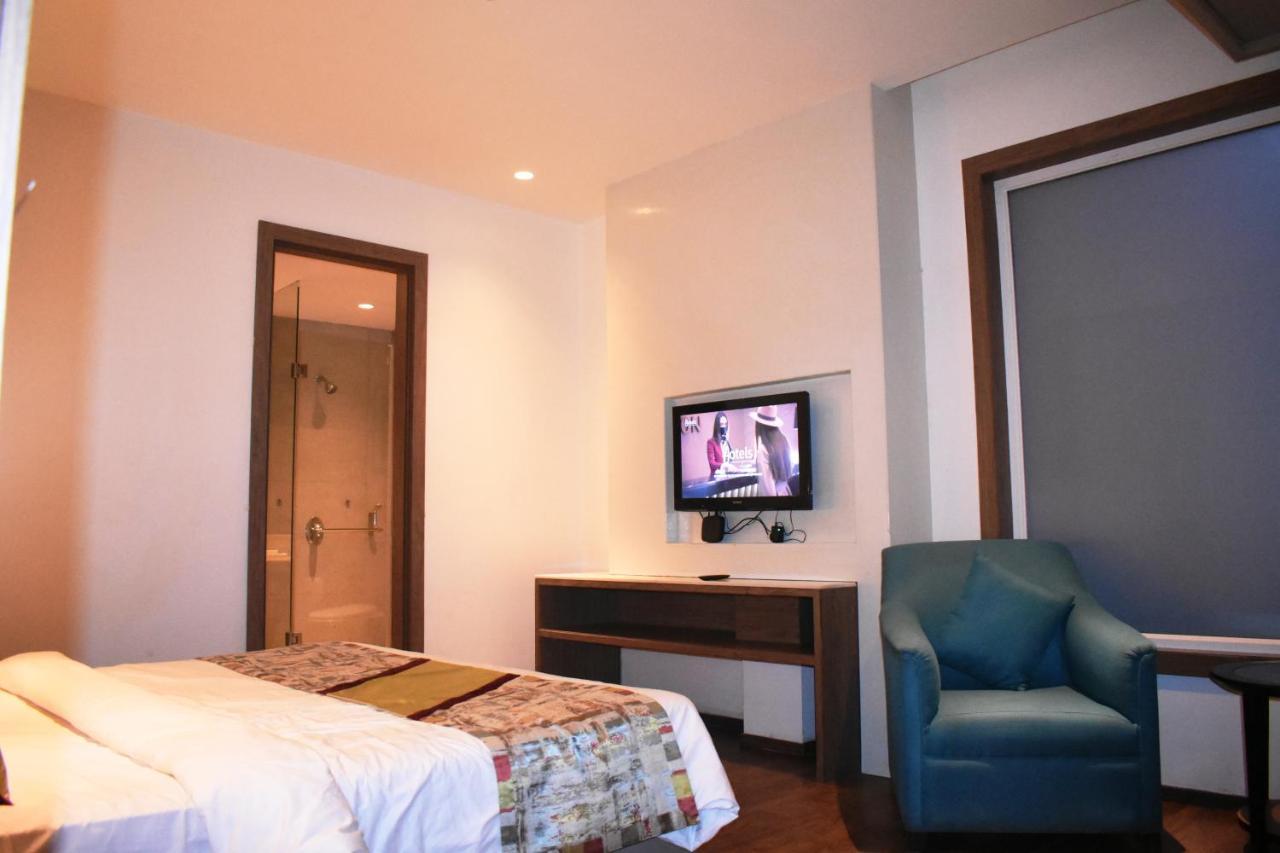 Hotel Lemonwood Suites By F9 - Trivoli Garden Chhatarpur New Delhi