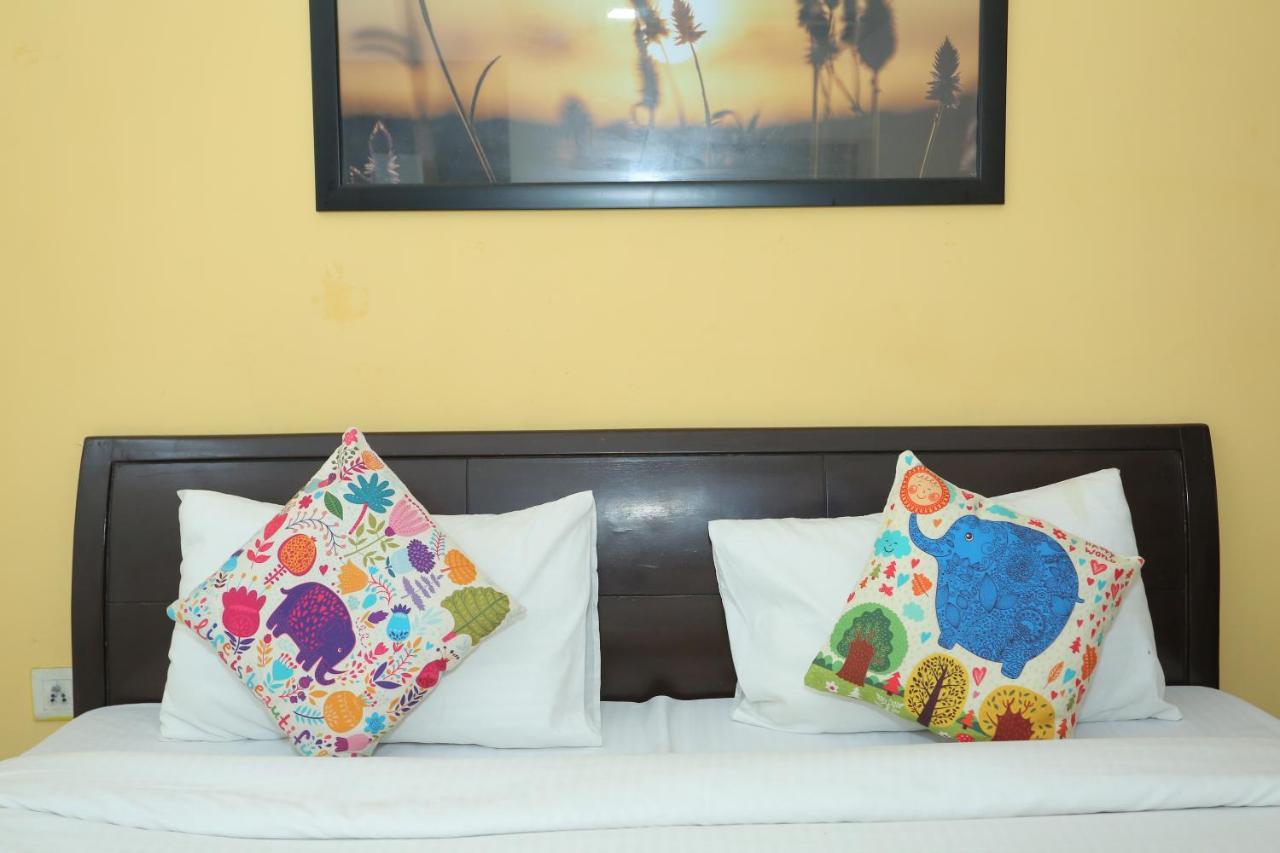 Roomshala 066 Red Stone - Paschim Vihar Hotel New Delhi