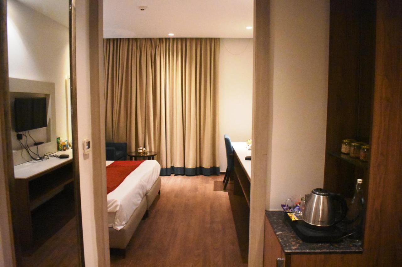 Hotel Lemonwood Suites By F9 - Trivoli Garden Chhatarpur