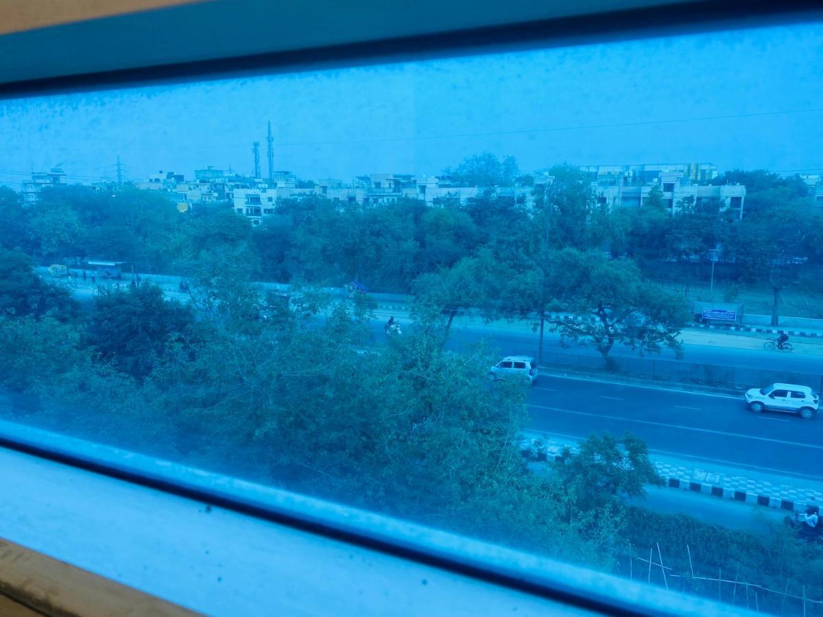 Qotel Jasola Vihar Hotel