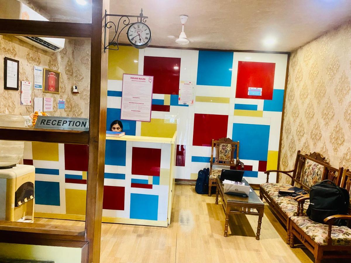 Qotel Jasola Vihar Hotel *