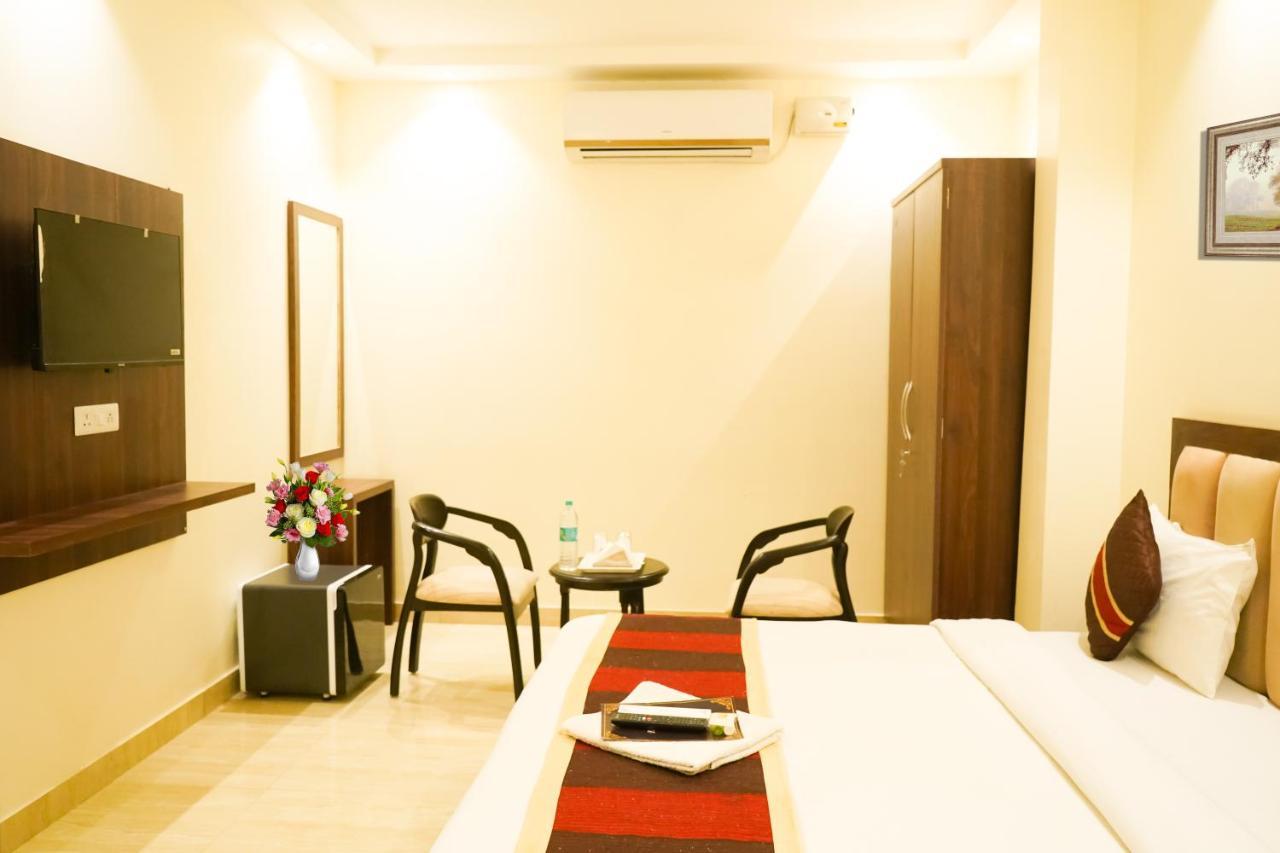 Deluxe In Cr Park Hotel 3*