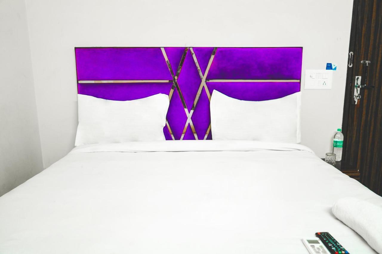Roomshala 041 Sky Residency - Uttam Nagar Near Metro Station 3*