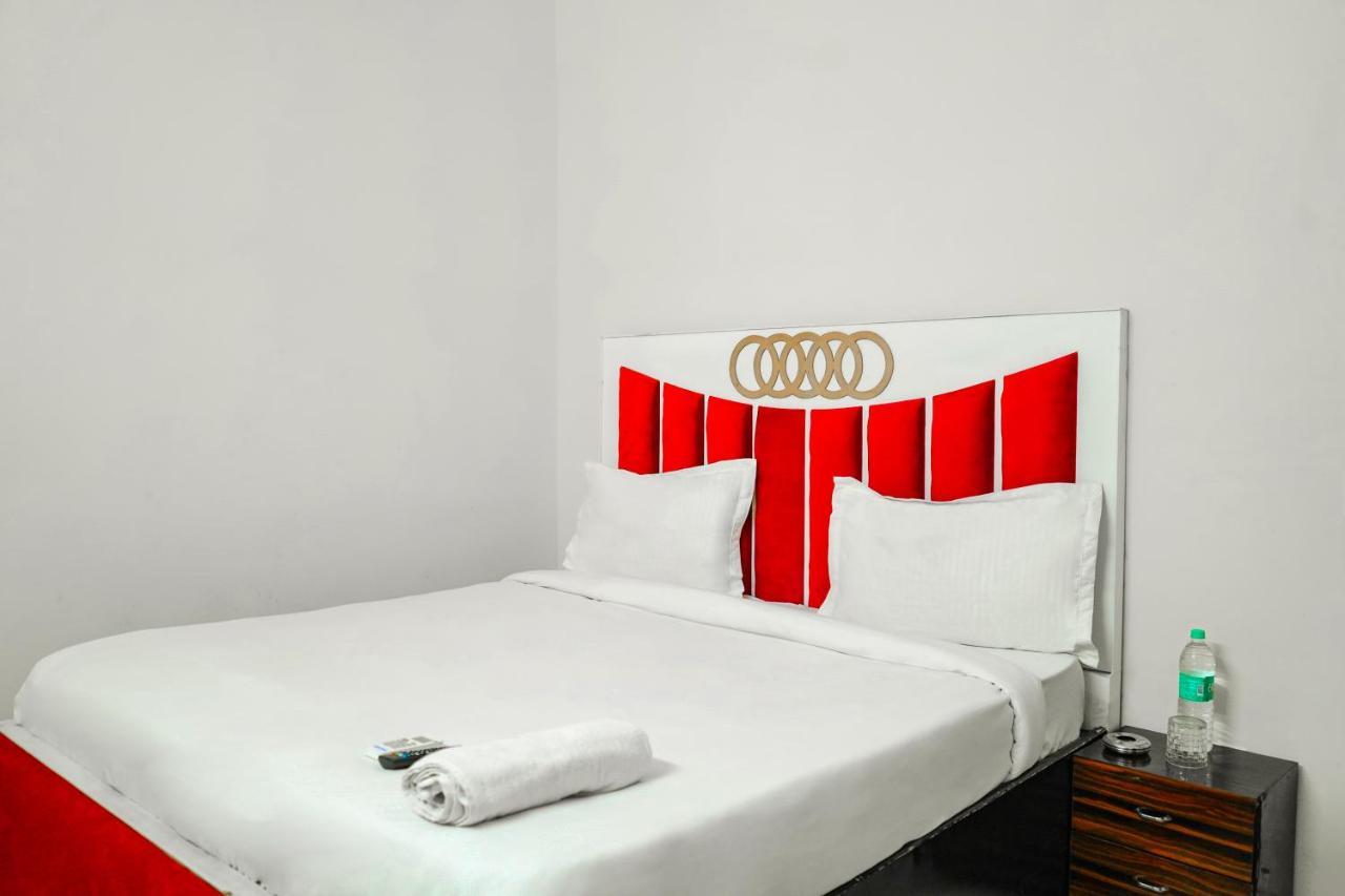 Hotel Roomshala 041 Sky Residency - Uttam Nagar Near Metro Station 3*