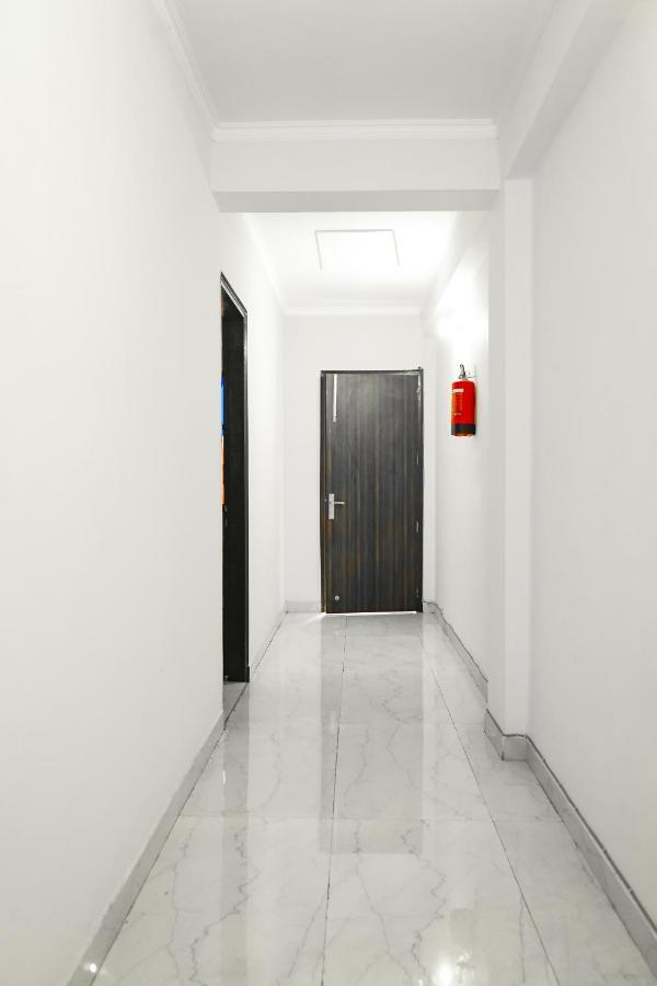 Roomshala 041 Sky Residency - Uttam Nagar Near Metro Station 3* Nova Deli