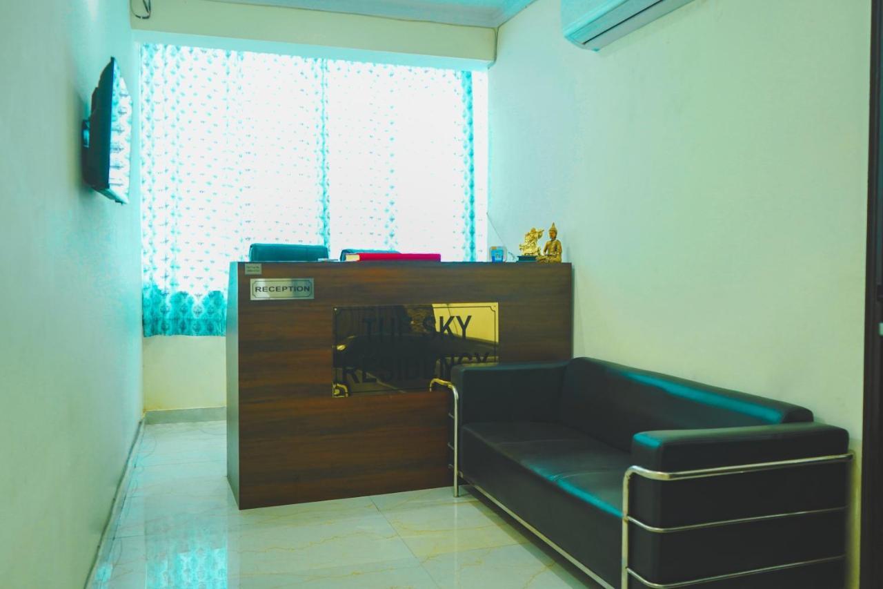 Roomshala 041 Sky Residency - Uttam Nagar Near Metro Station Hotel