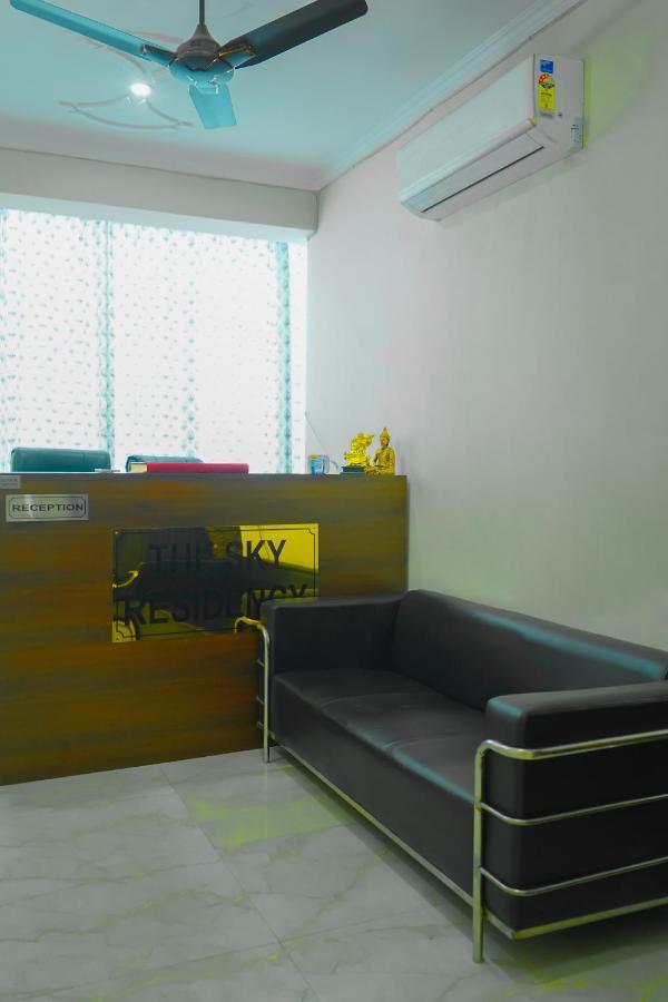 Hotel Roomshala 041 Sky Residency - Uttam Nagar Near Metro Station 3*
