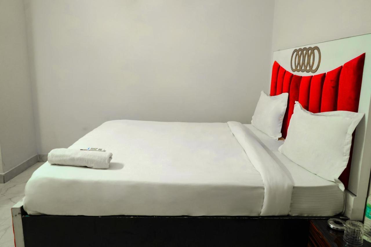 Roomshala 041 Sky Residency - Uttam Nagar Near Metro Station 3*