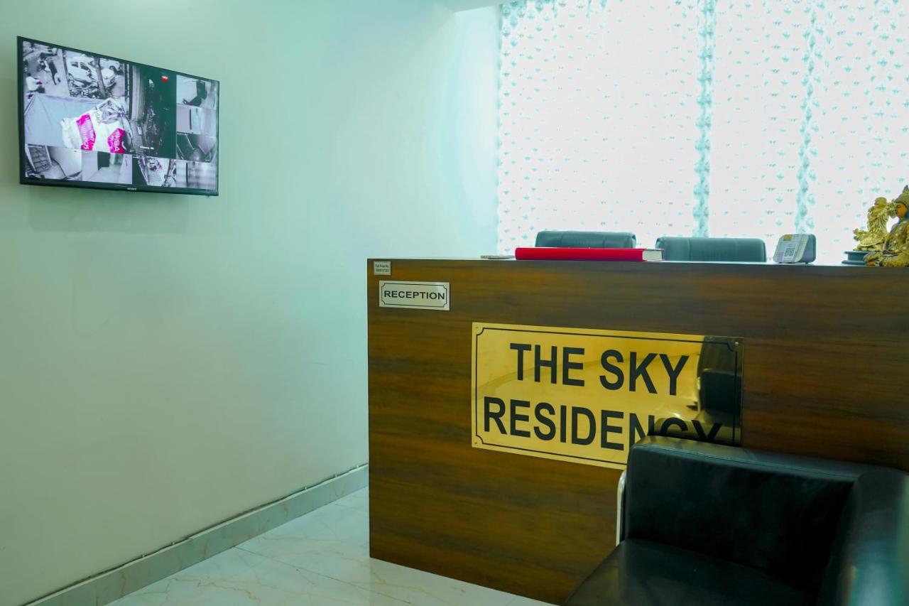 Roomshala 041 Sky Residency - Uttam Nagar Near Metro Station 3*
