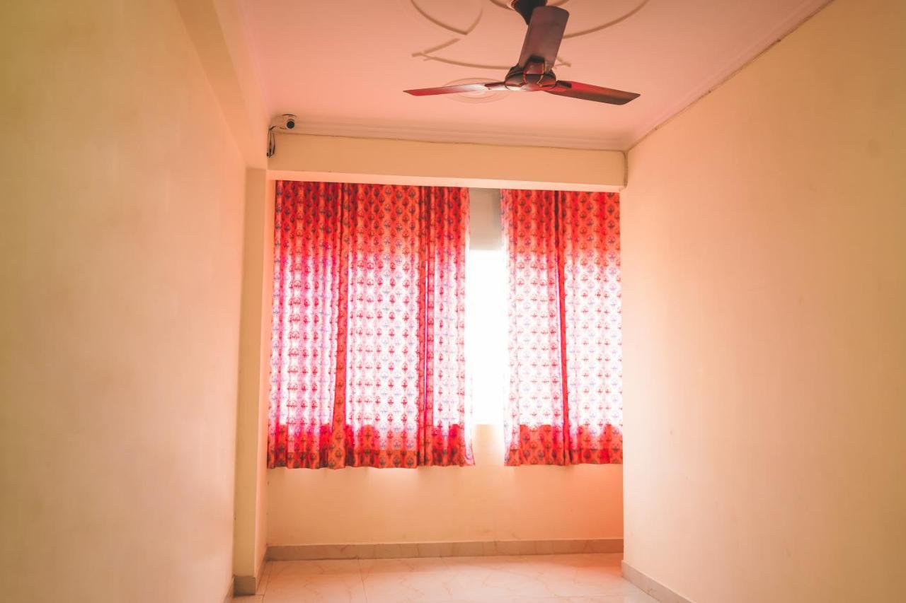 Roomshala 041 Sky Residency - Uttam Nagar Near Metro Station