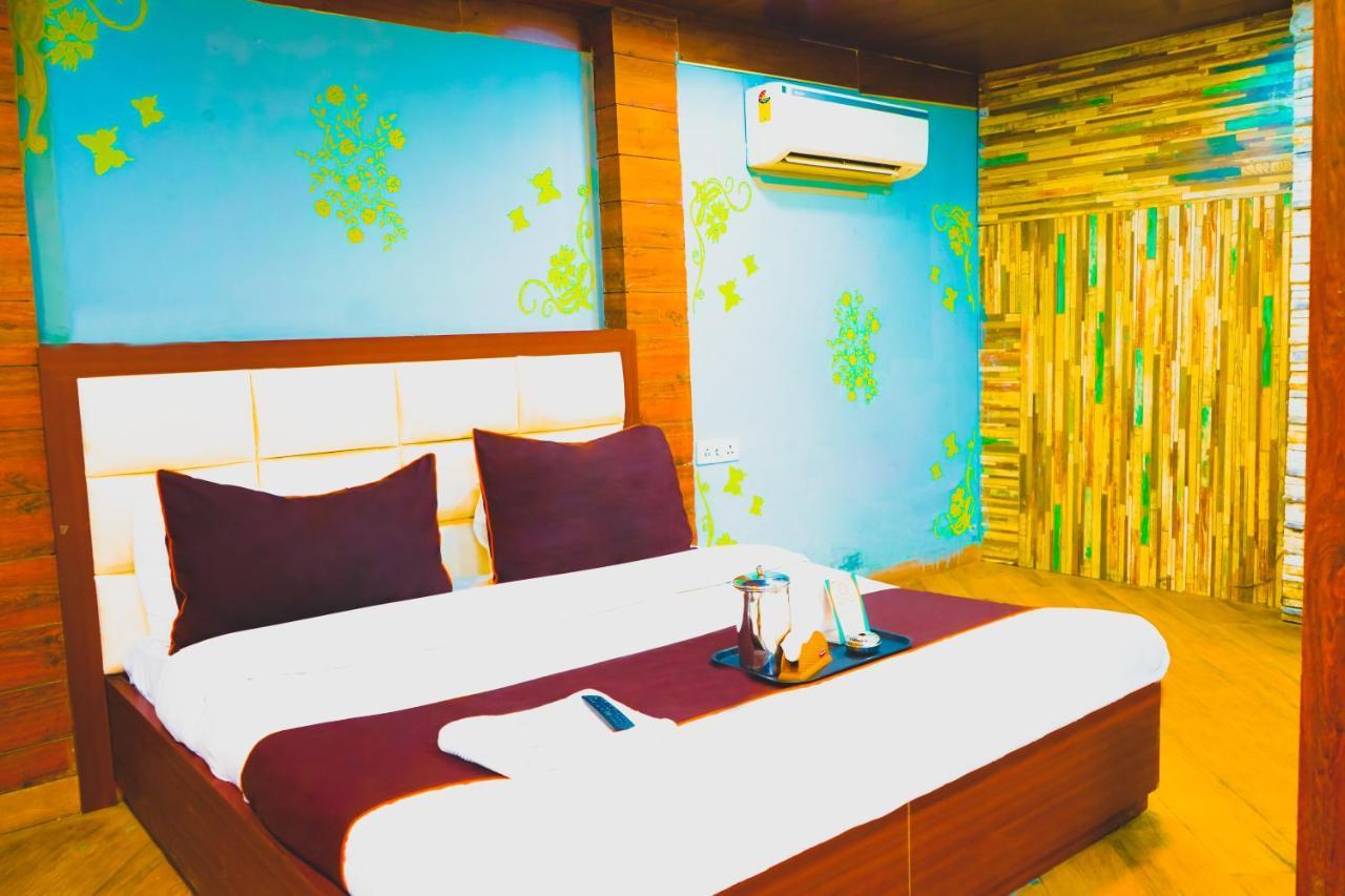 Roomshala 004 Mannat - Shalimar Bagh 3* New Delhi